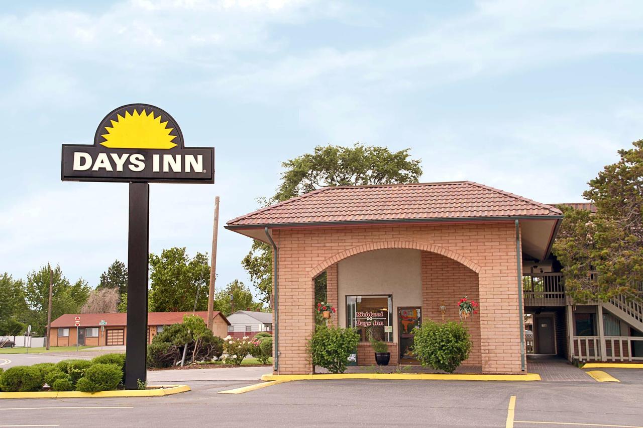 Days Inn By Wyndham ريتشلاند المظهر الخارجي الصورة
